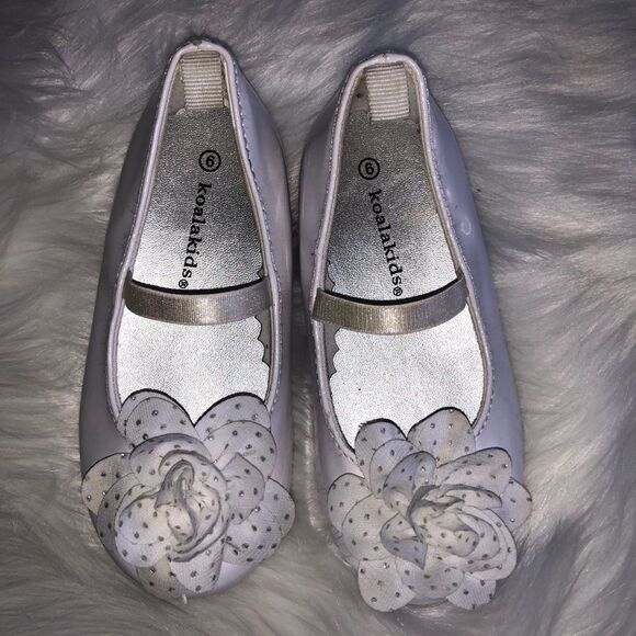 Bundle of 4 Item Girls Toddler, Shoes, Top, Jeans - Picture 6 of 12